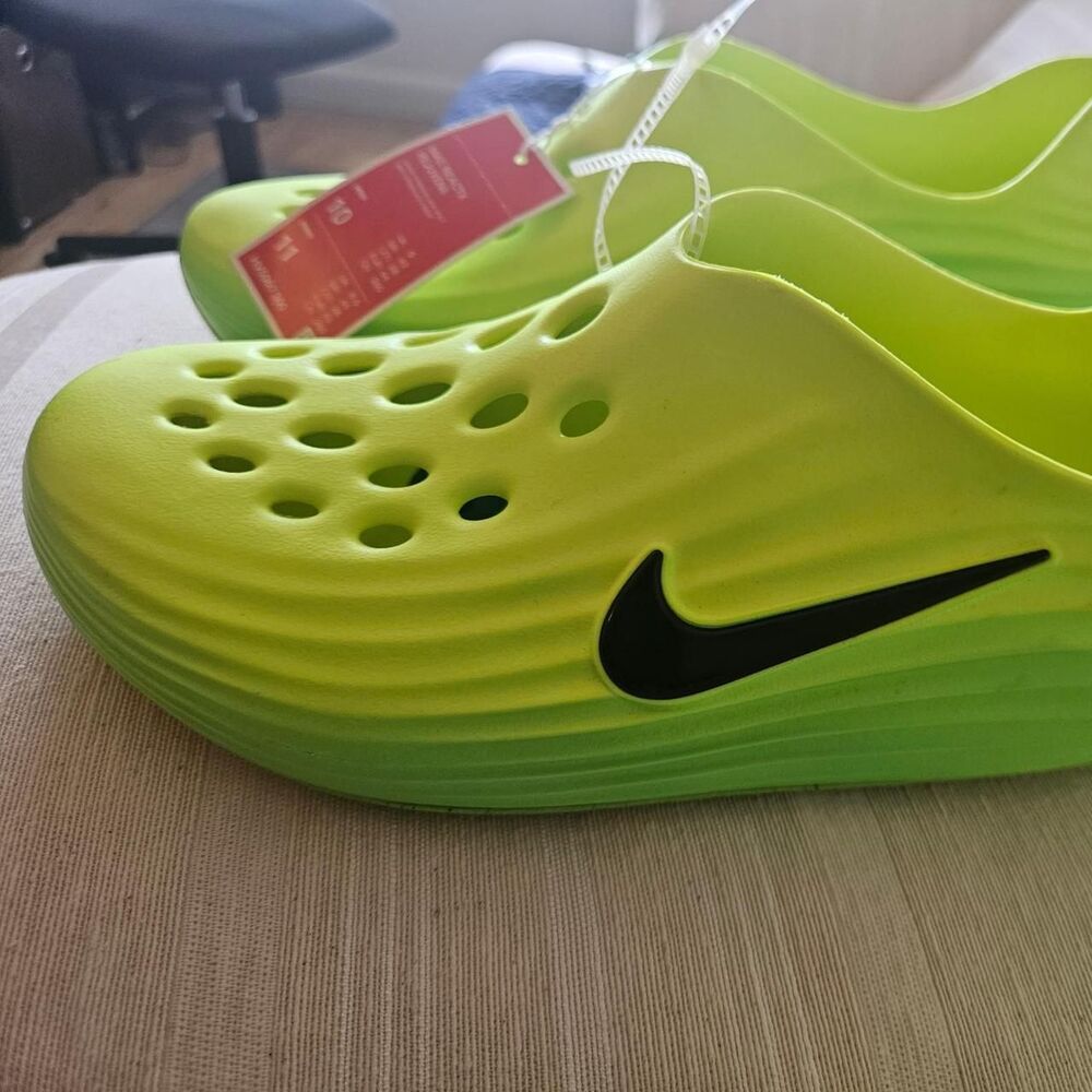 Nike Men's Green Slides